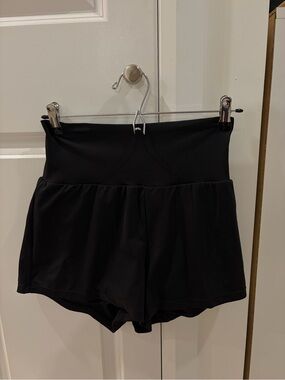 HALARA Black High-Waist Active Shorts